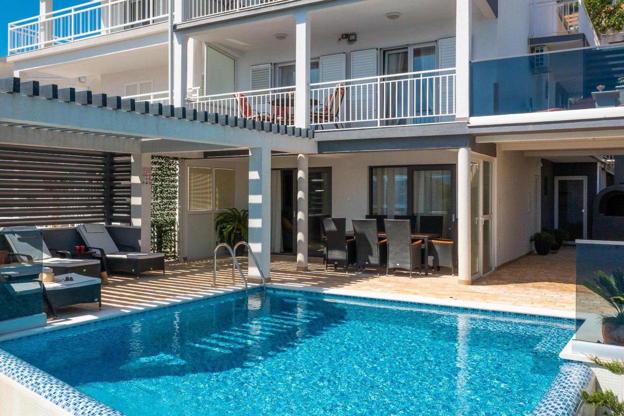 Luxury Seafront Villa With Heated Pool, Jacuzzi, Sea View, 150 M From Beach Stanici 外观 照片