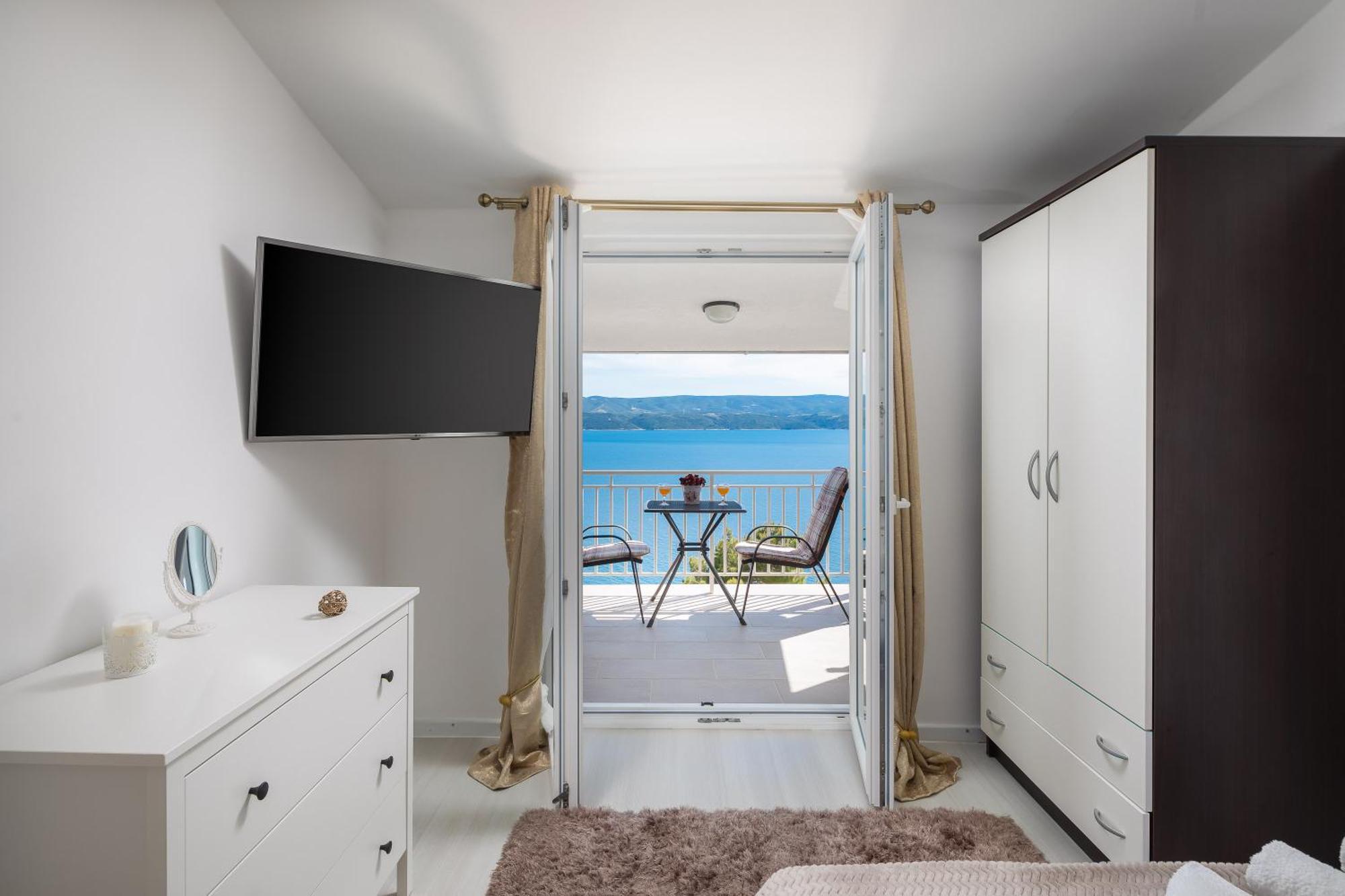 Luxury Seafront Villa With Heated Pool, Jacuzzi, Sea View, 150 M From Beach Stanici 外观 照片
