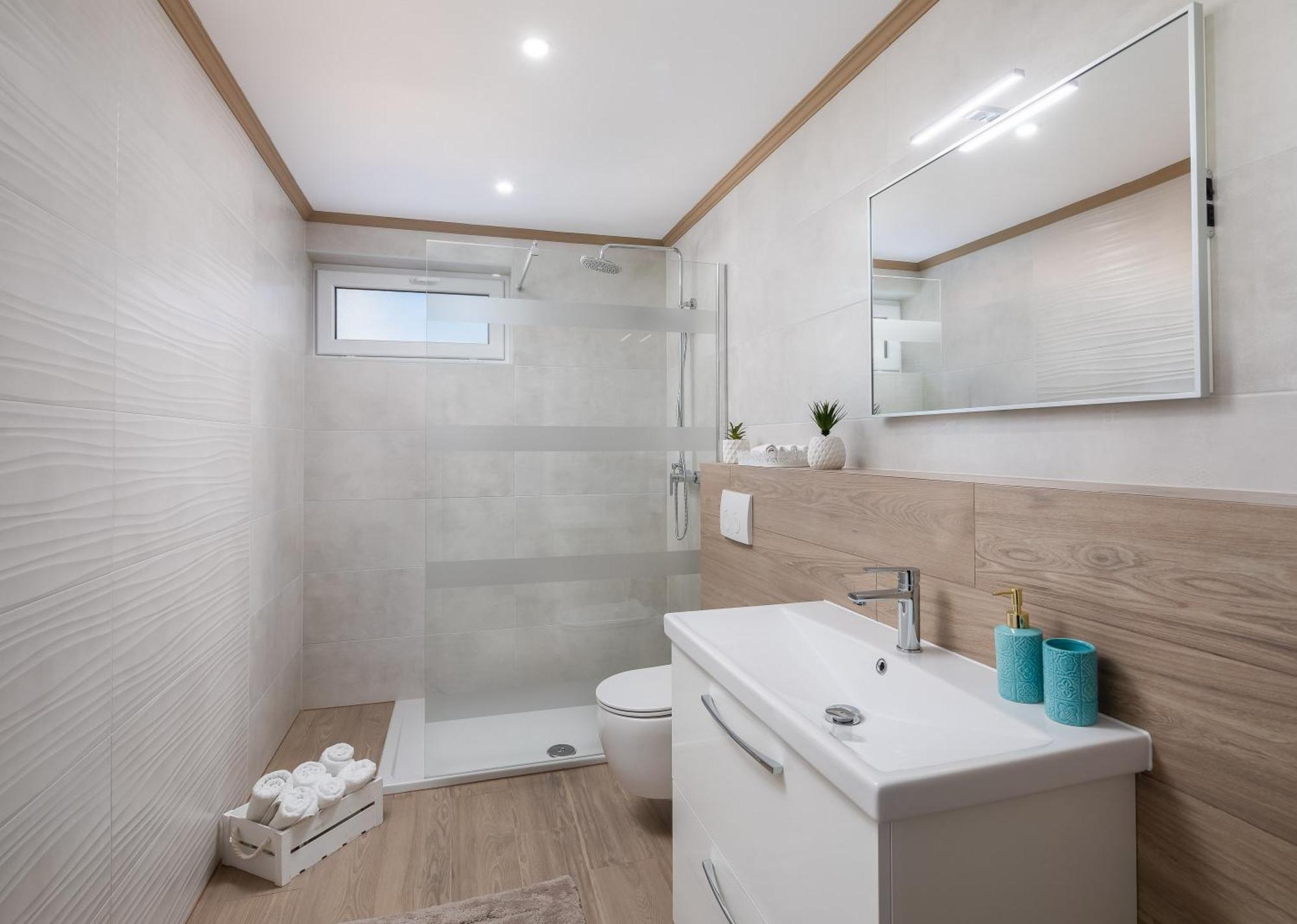 Luxury Seafront Villa With Heated Pool, Jacuzzi, Sea View, 150 M From Beach Stanici 外观 照片