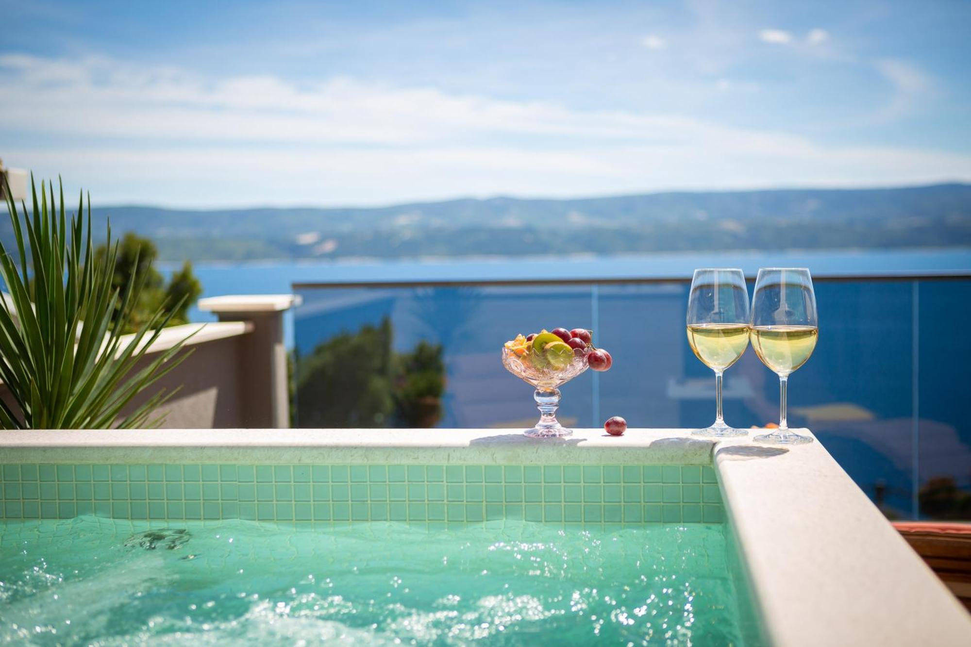 Luxury Seafront Villa With Heated Pool, Jacuzzi, Sea View, 150 M From Beach Stanici 外观 照片