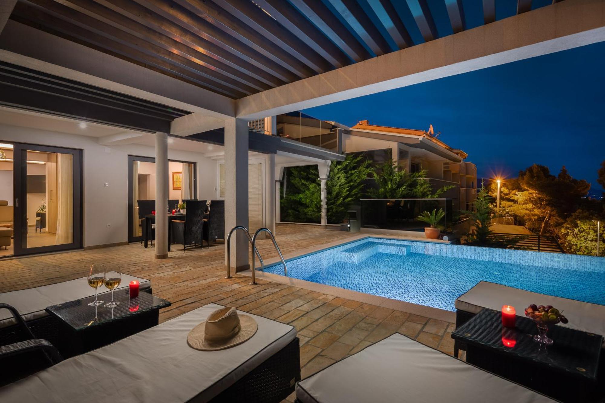 Luxury Seafront Villa With Heated Pool, Jacuzzi, Sea View, 150 M From Beach Stanici 外观 照片